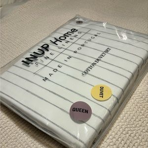 Brand new Inup fine linens Queen Duvet set